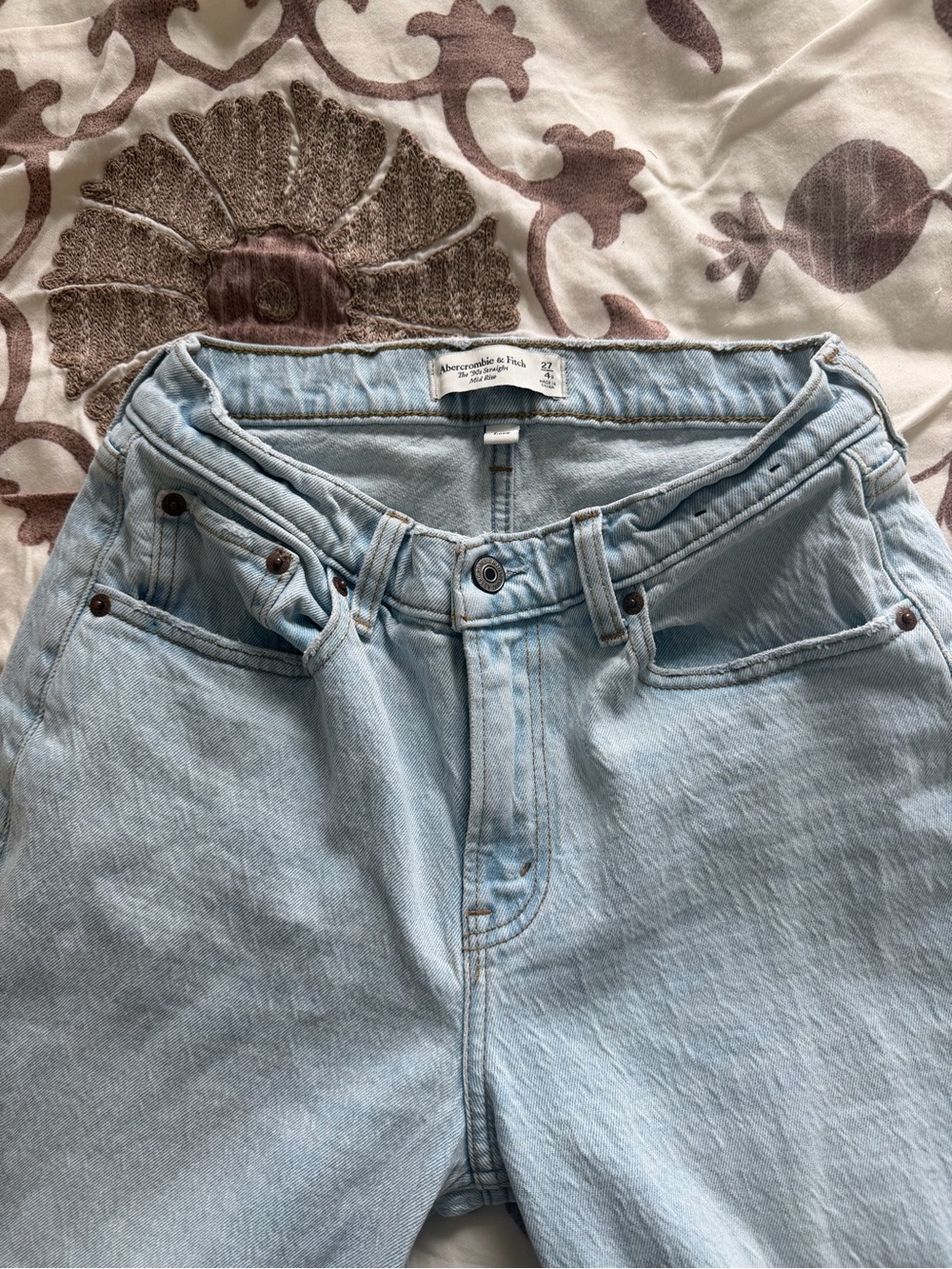 Abercrombie & Fitch Light Blue 90’s Straight Curve Love Jeans